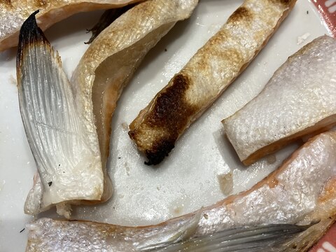 鮭のハラスの塩焼き